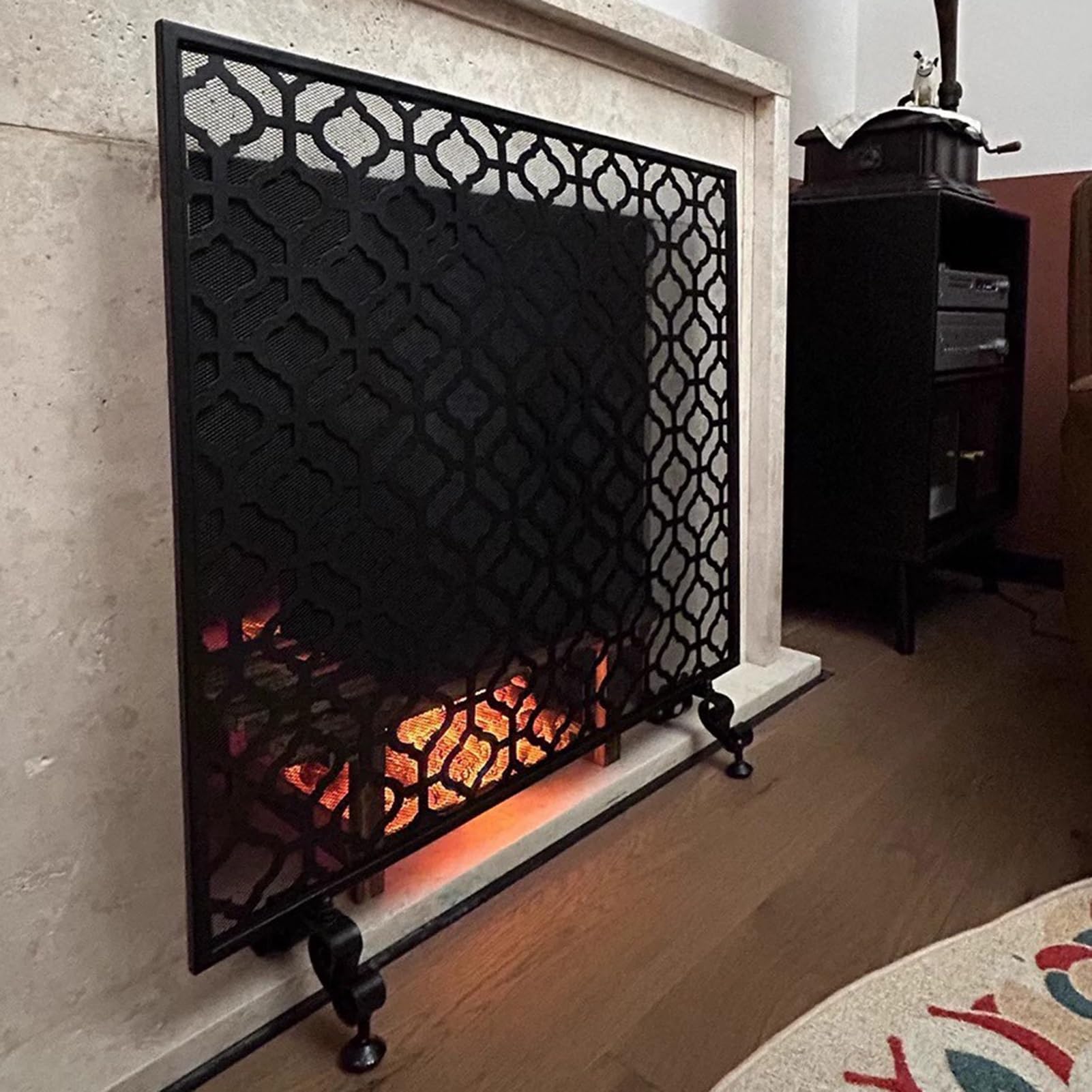 Mampara de chimenea negra con valla ignífuga y panel de protección contra chispas
