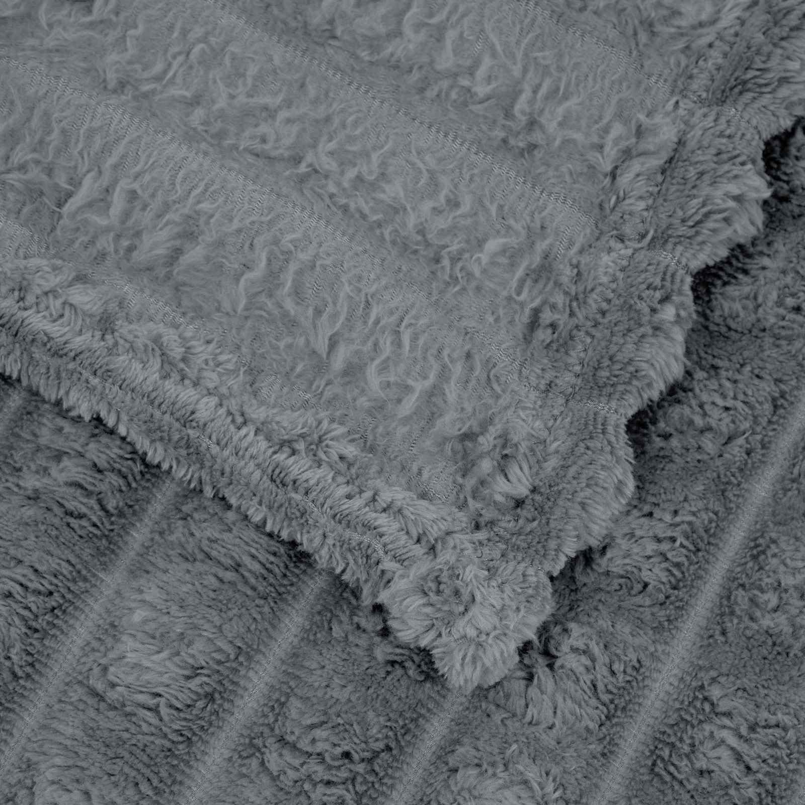Dunkelgraue Überwurfdecke 240 x 220 cm aus weichem Fleece für Wohnzimmer Schlafzimmer, leicht, atmungsaktiv, vielseitig, langlebig, ideal für kalte Tage, gemütliche Wohn-Deko