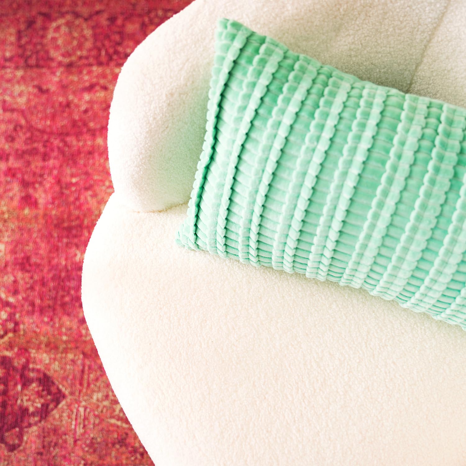 home24 Sessel aus Bouclé & pulverbeschichtetem Eisen in Creme, Pulverbeschichtetes Metallgestell mit technischer Polsterformung, Stilvolles Sitzmöbel für den Wohnraum