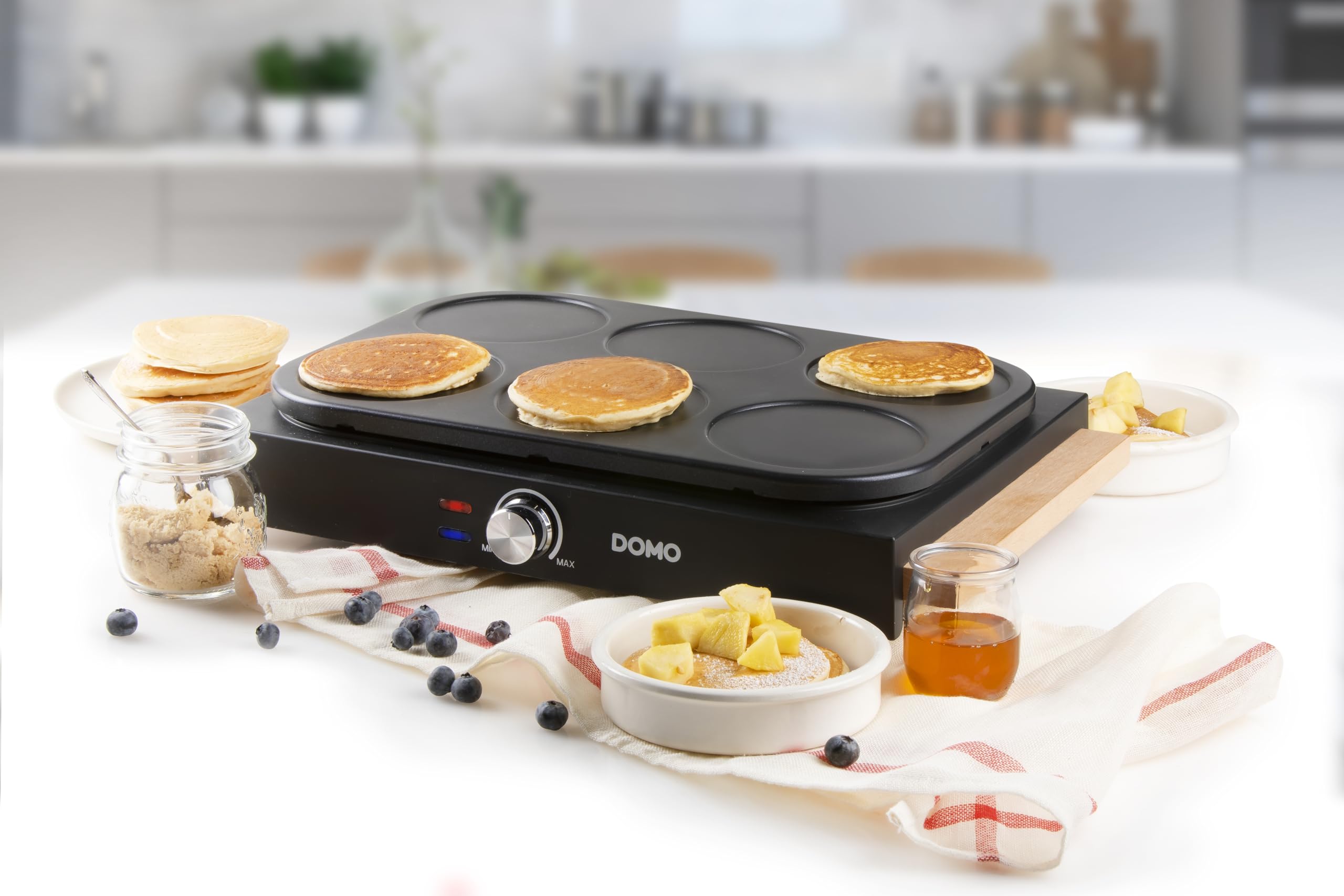 DOMO DO8717P Pancake Maker avec Design en Bois - Crepiere Electrique - Inclusive spatules en bois et louche - 6 P