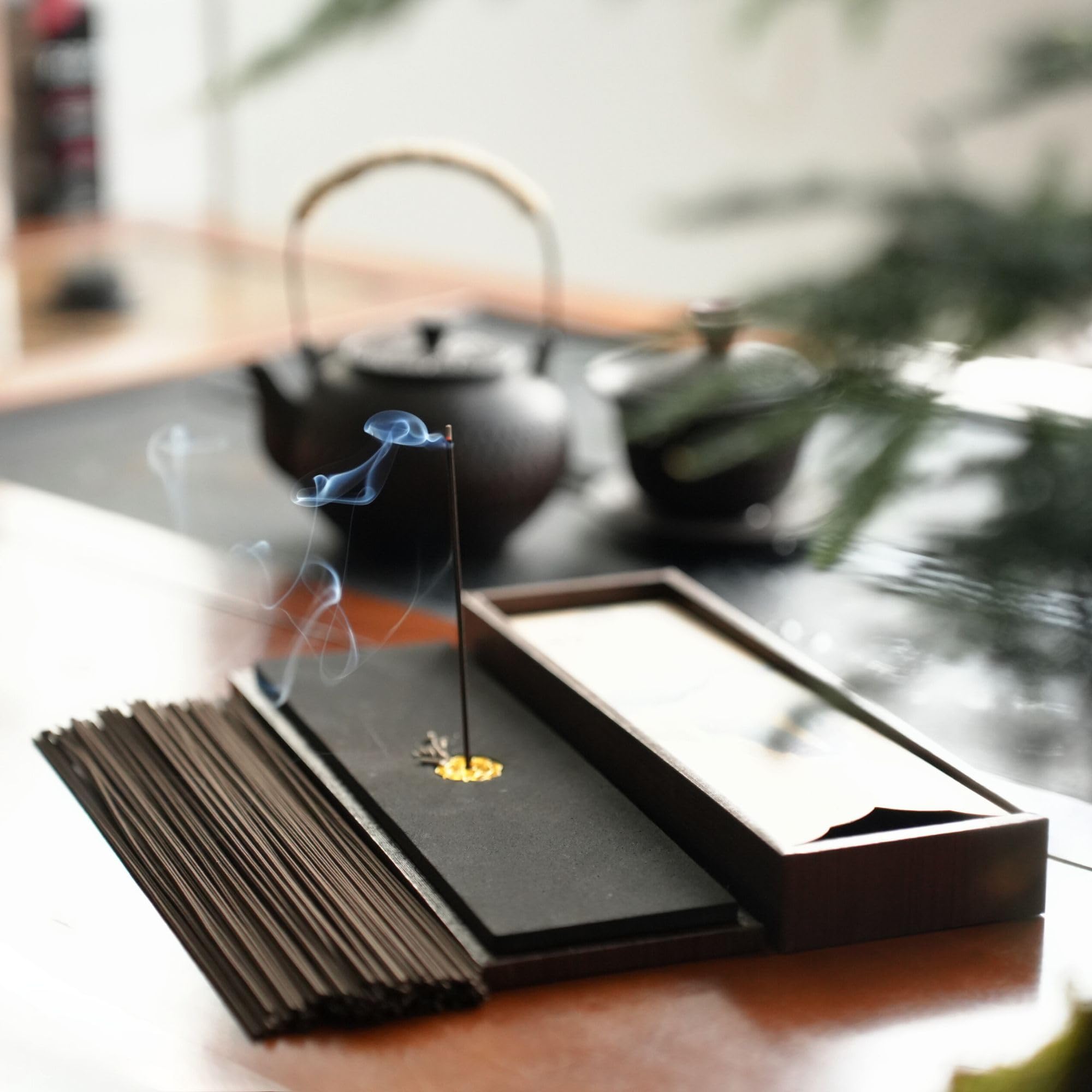 200Pcs Natural Incense Sticks, Burning for 30 mins, Lid with Incense Holder- Traditional Blend with Agarwood, Sandalwood, Clove, Patchouli, and Honey - Ideal for Meditation and Aromatherapy