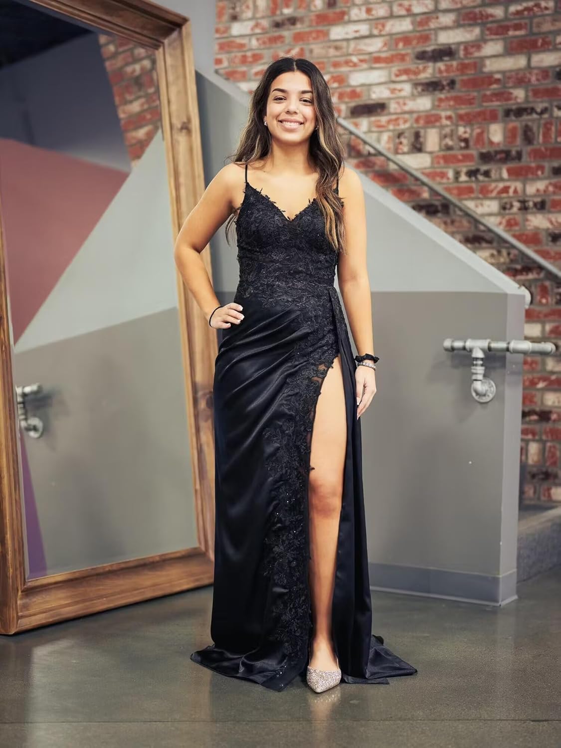 Satin Prom Dresses with Sllit Mermaid Spaghetti Straps Lace Appliques Long Mermaid Formal Evening Gowns for Women