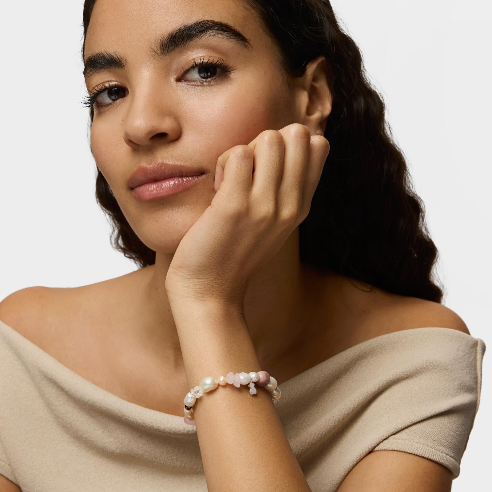 TOUS Pulsera de Perlas, Granate, Rodonita y Cuarzo para Mujer con Motivo de Oso en Plata de Primera Ley, 17,5 cm de Largo, Elegante y Clásica, Colección Pearl