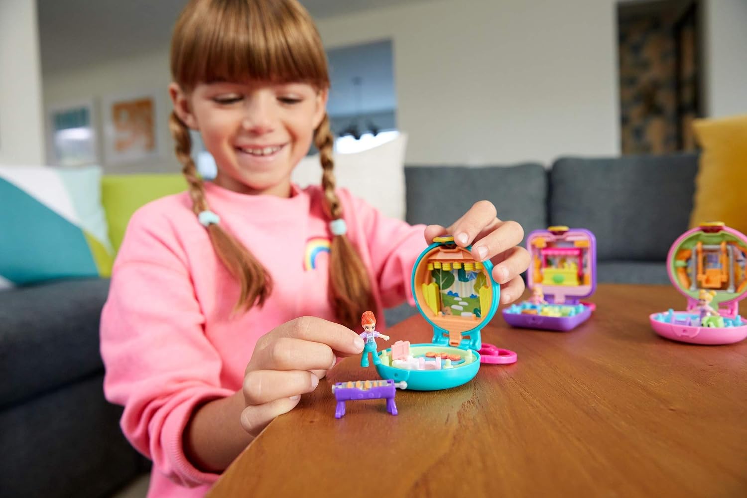 Polly Pocket Tiny Pocket Places Lila BBQ Compact with Removable Barbeque, Photo Customization, Reveals, Micro Lila Doll and Sticker Sheet