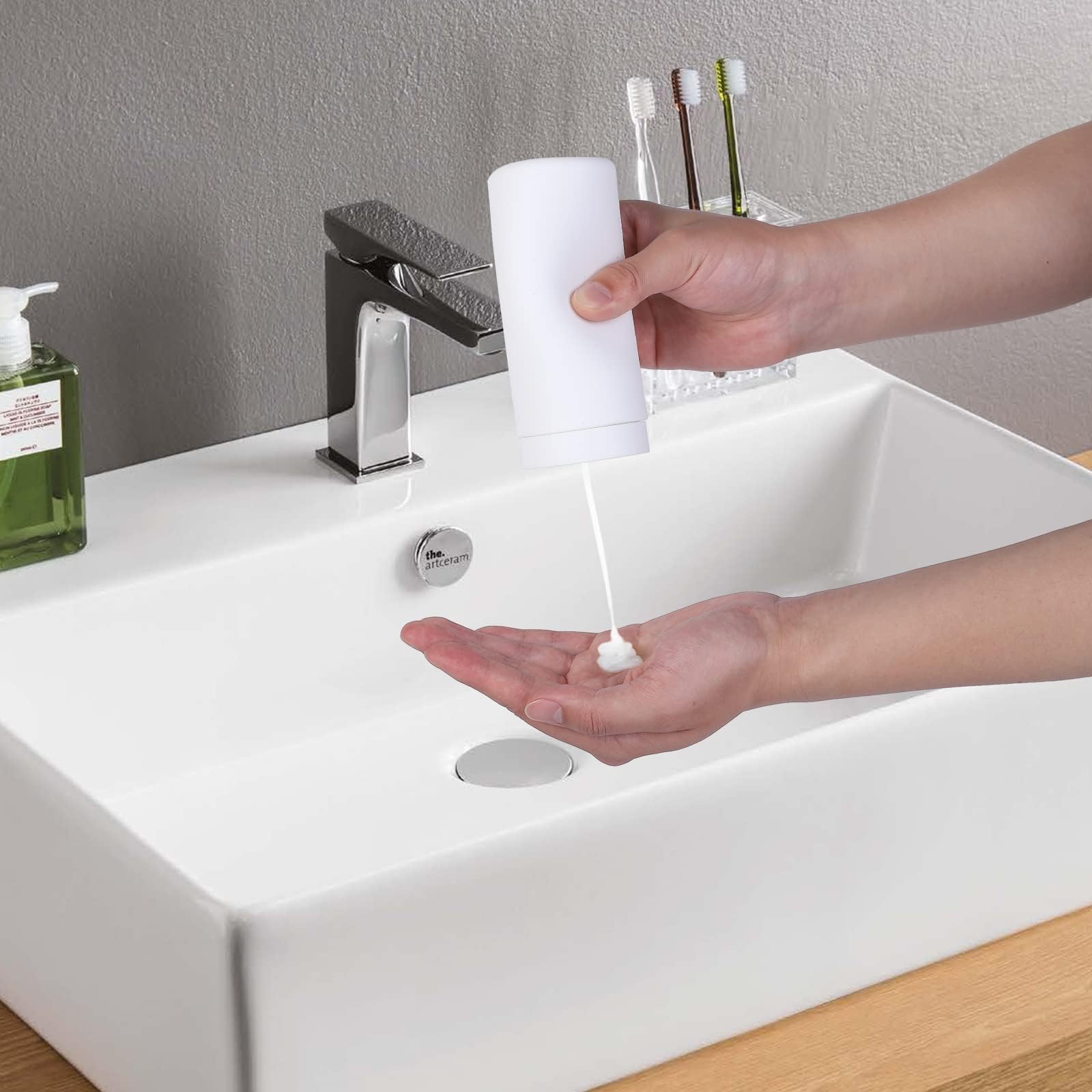 Praktisches 2er Set Silikon Seifenspender – Nachfüllbare Squeeze-Flaschen für Spülmittel, Handseife, Shampoo und Lotion – Auslaufsicher, einfach zu befüllen, ideal für Küche & Bad – Farbe: Weiß