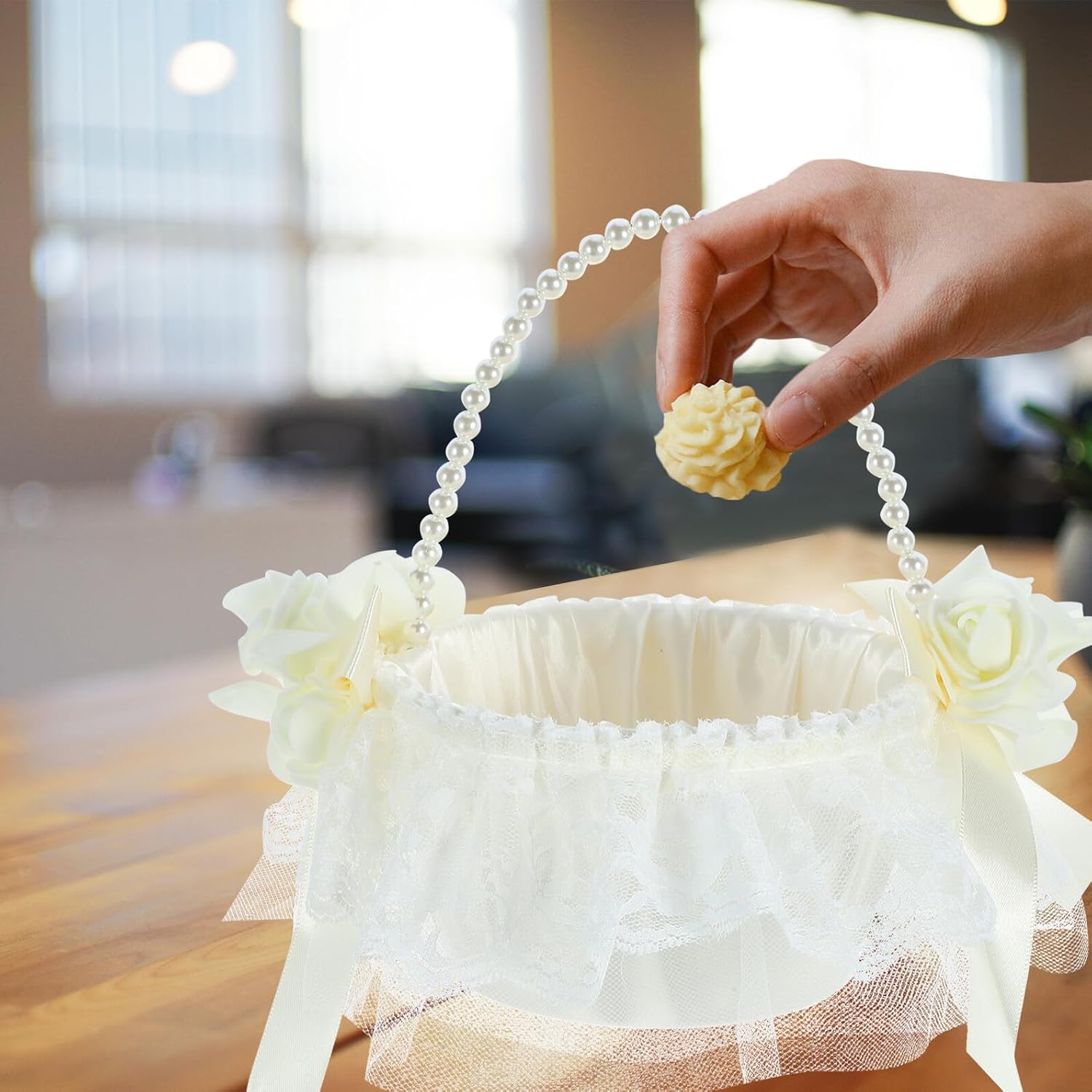 Flower Girl Basket for Wedding Handheld Lace Pearl Handle Small Flower Petal Basket for Wedding Party Ceremony Supplies