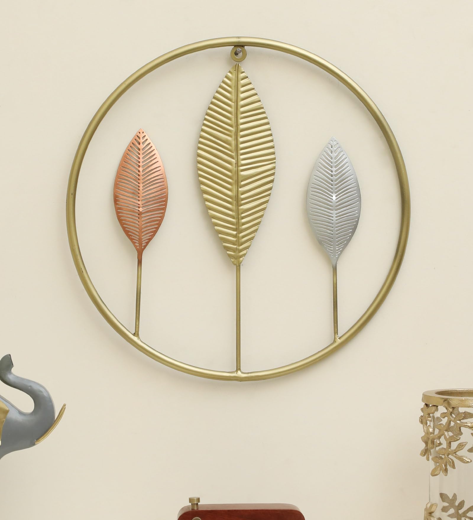 vedas Multicolour Metal Round Leaf Wall Frame, Wall Hanging Sculpture for Living Room, Bedroom, Dining Room, Kitchen, Bathroom, Entryway (Size 18 x 18 Inches) (Lucky Leaf)