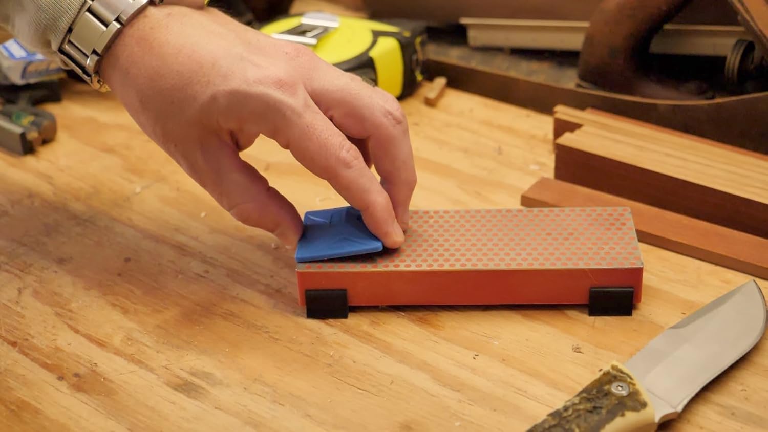 Magnetic Angle Guide
