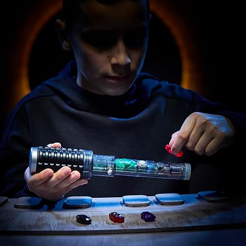Miniatura 10 de STAR WARS Power Crystal - Sable de luz de cristal, 7 colores y 10 cristales, más de 50 combinaciones que cambian de color, luces y sonidos, juguetes