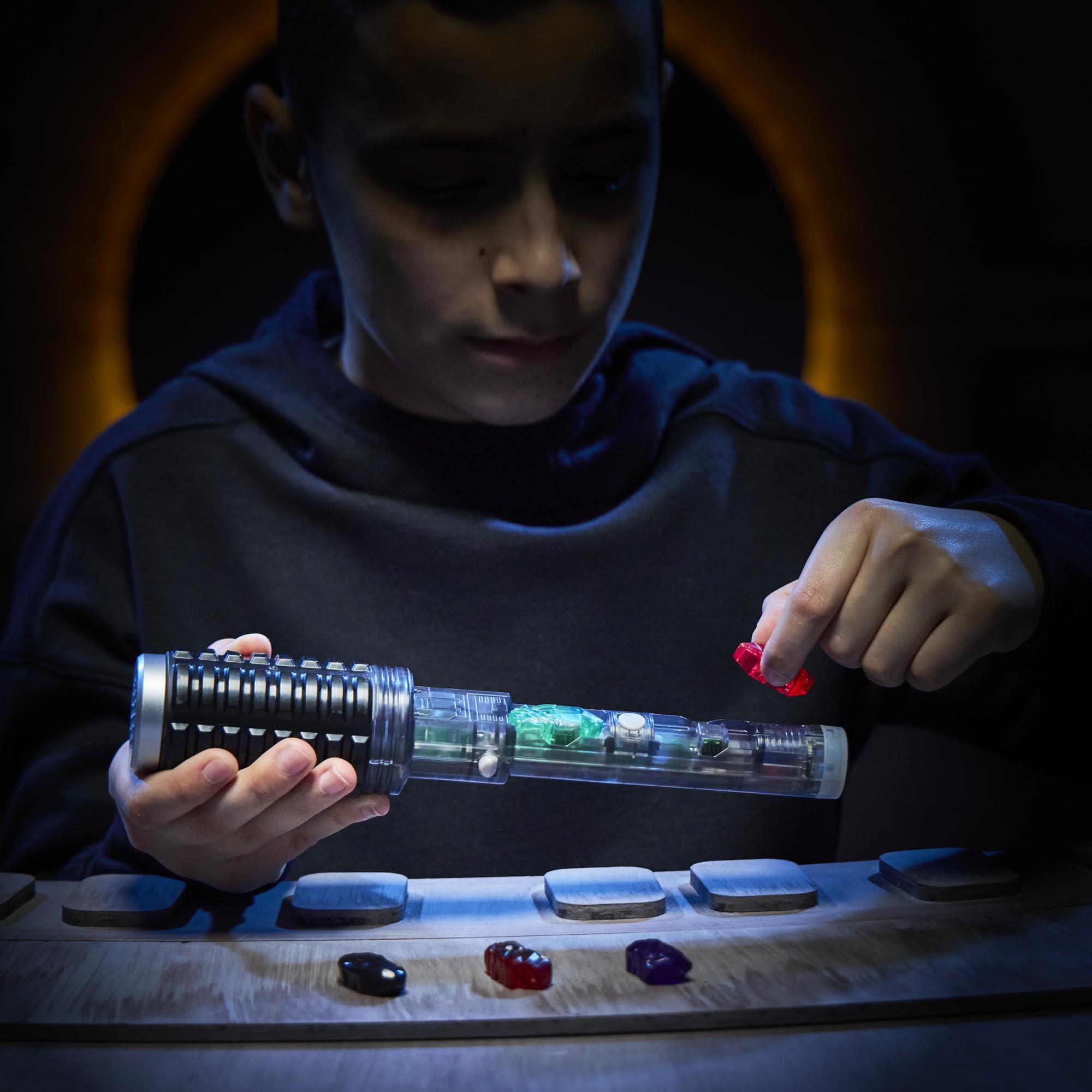 Star Wars Power-Kristall Lichtschwert, 7 Farben & 10 Kristalle, 50+ Farbwechsel-Kombinationen, Lichter & Geräusche, Spielzeug für Jungen und Mädchen ab 4 Jahren