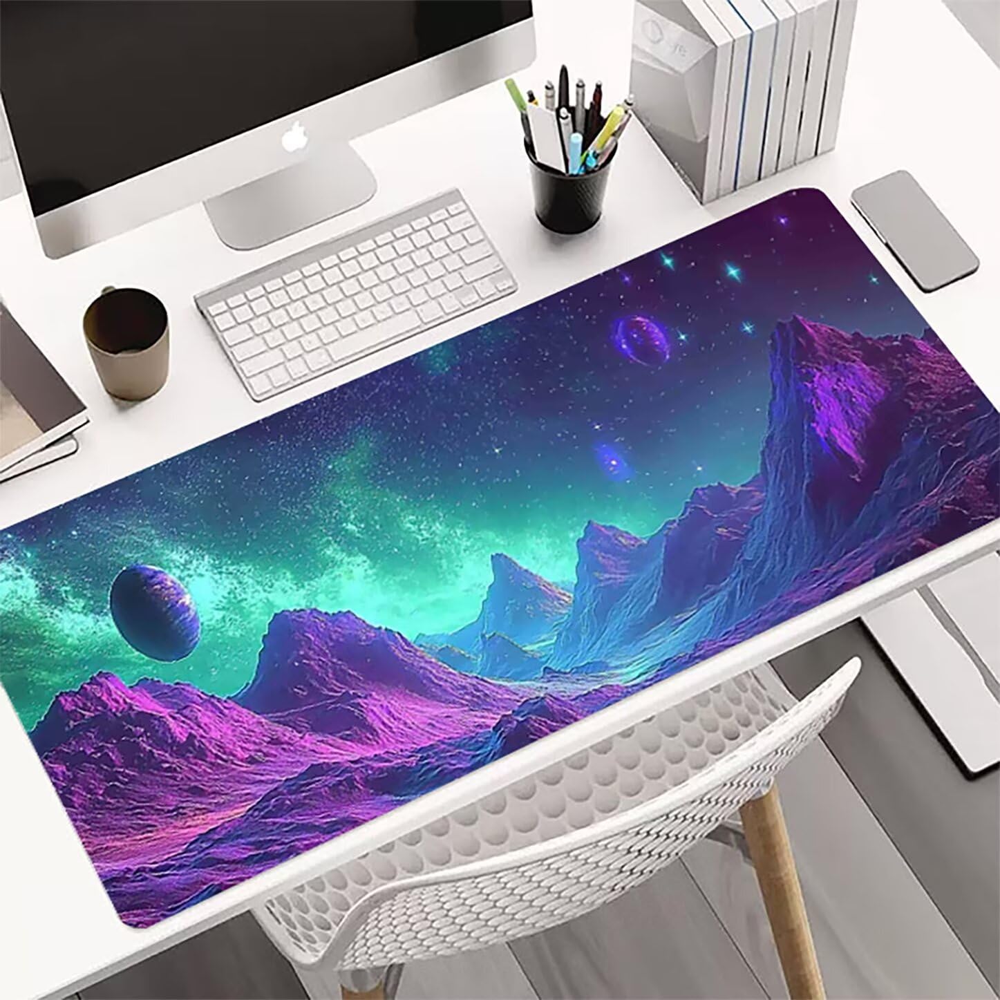 Lpfieonn Universum Schreibtischunterlage XXL, Lila Schreibtischunterlagen Großes, Gaming Mousepad XXL mit ernähter Rand und Rutschfeste Gummibasis, Desk Mat für PC/Laptop/Mausa 120x60cm PF-3332