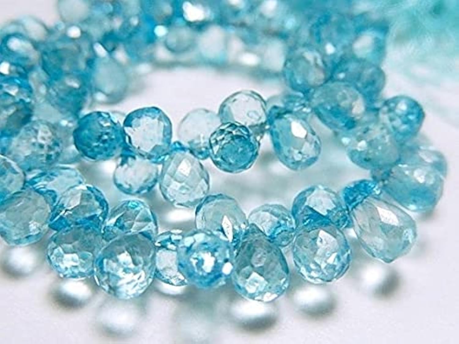 Pierre gemme bleue az perle briolette goutte facettée 5.5mm-6mm pour fabrication de bijoux fins
