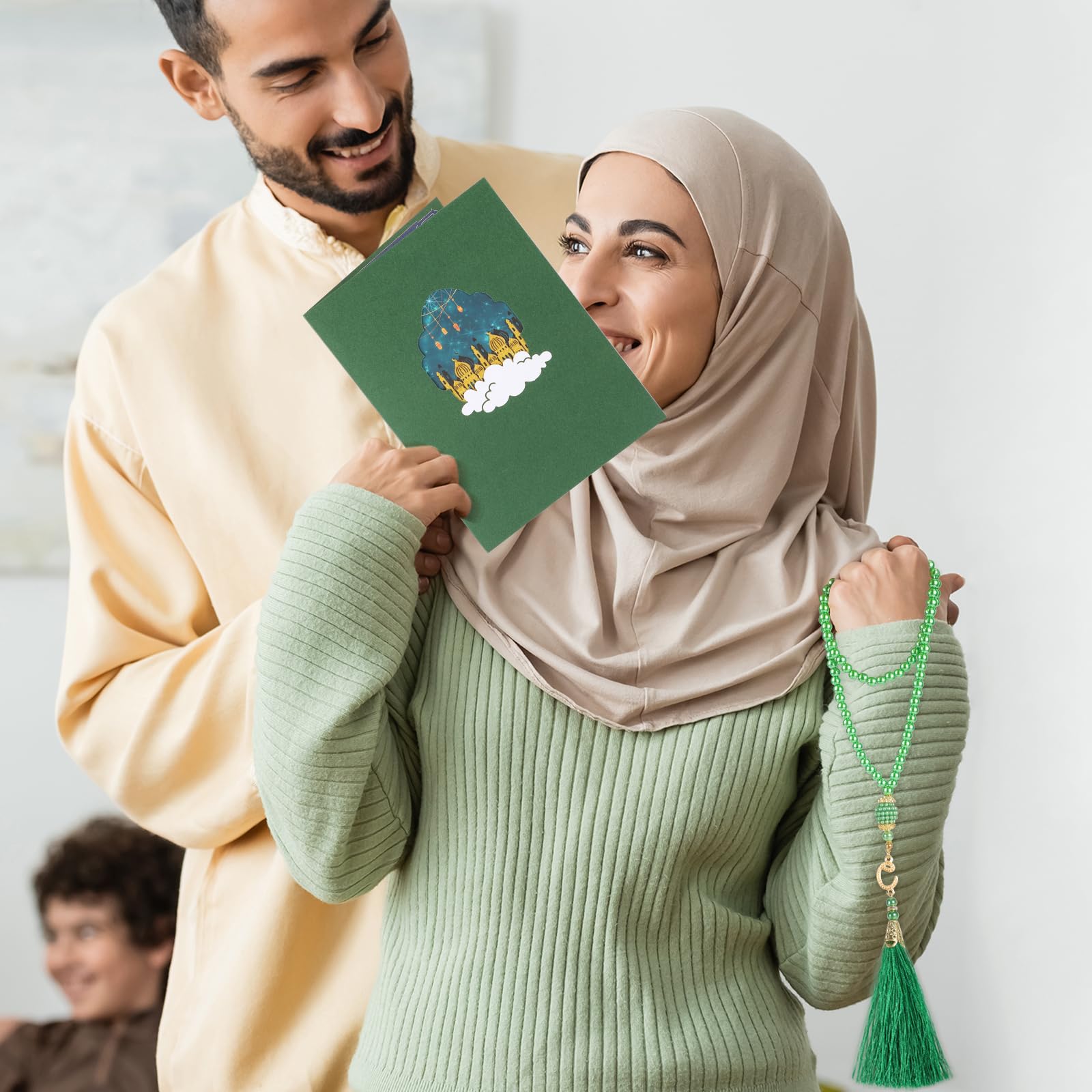 Trendy kaart Eid Mubarak islamitische stad goud