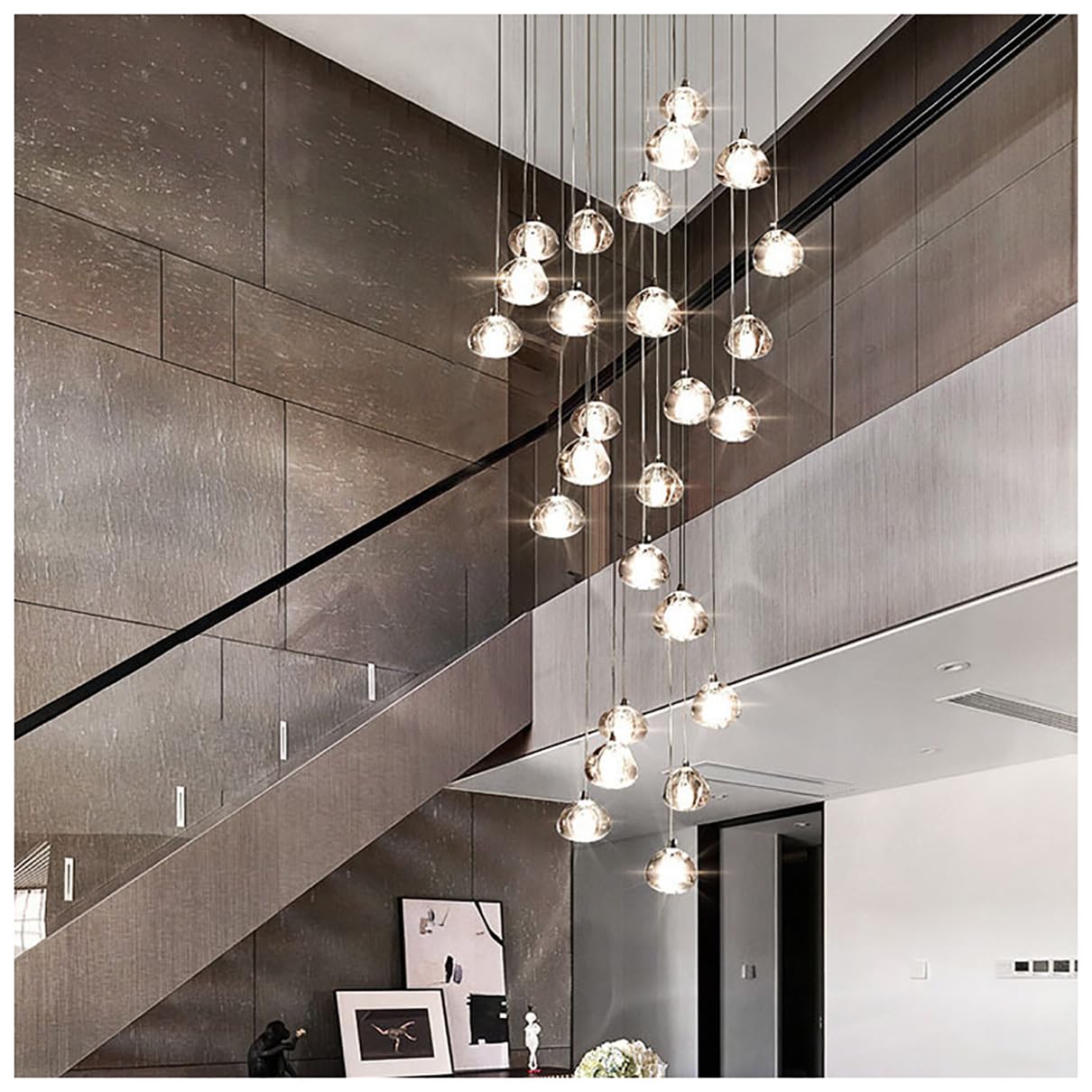 Lustre de luxe en spirale pour illuminer les hauts plafonds sombres