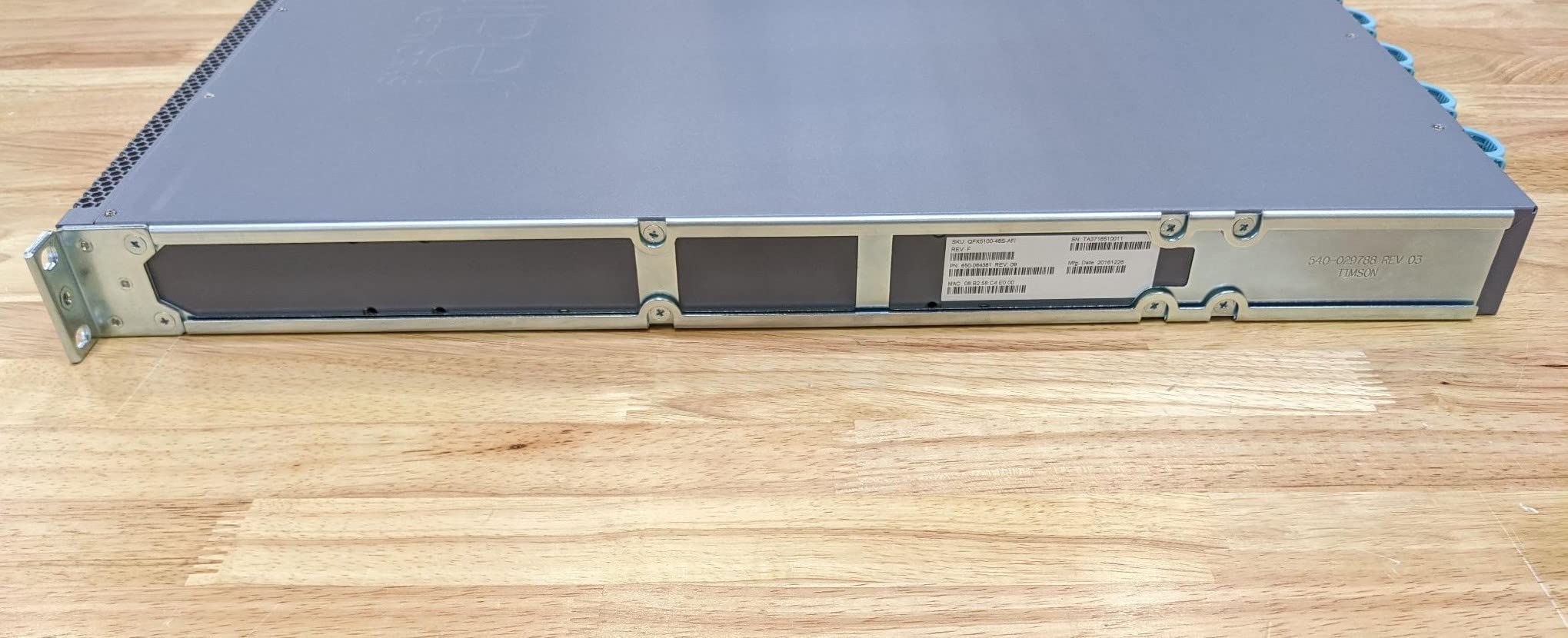 Juniper Networks QFX5100-48T ハイエンドスイッチ