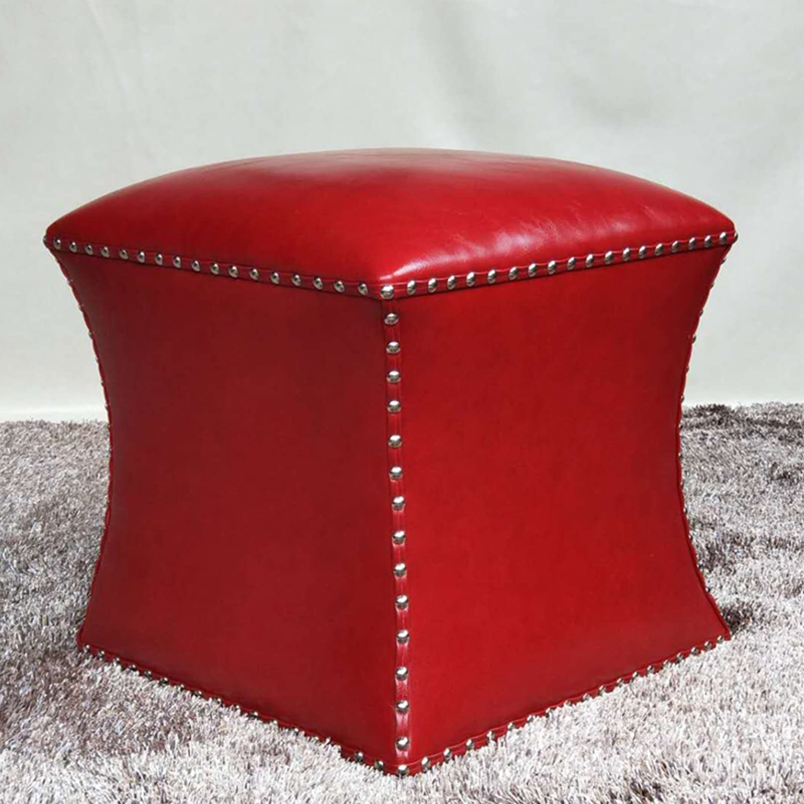Tabouret en bois massif rouge au style ottoman moderne chic et finitions rivets