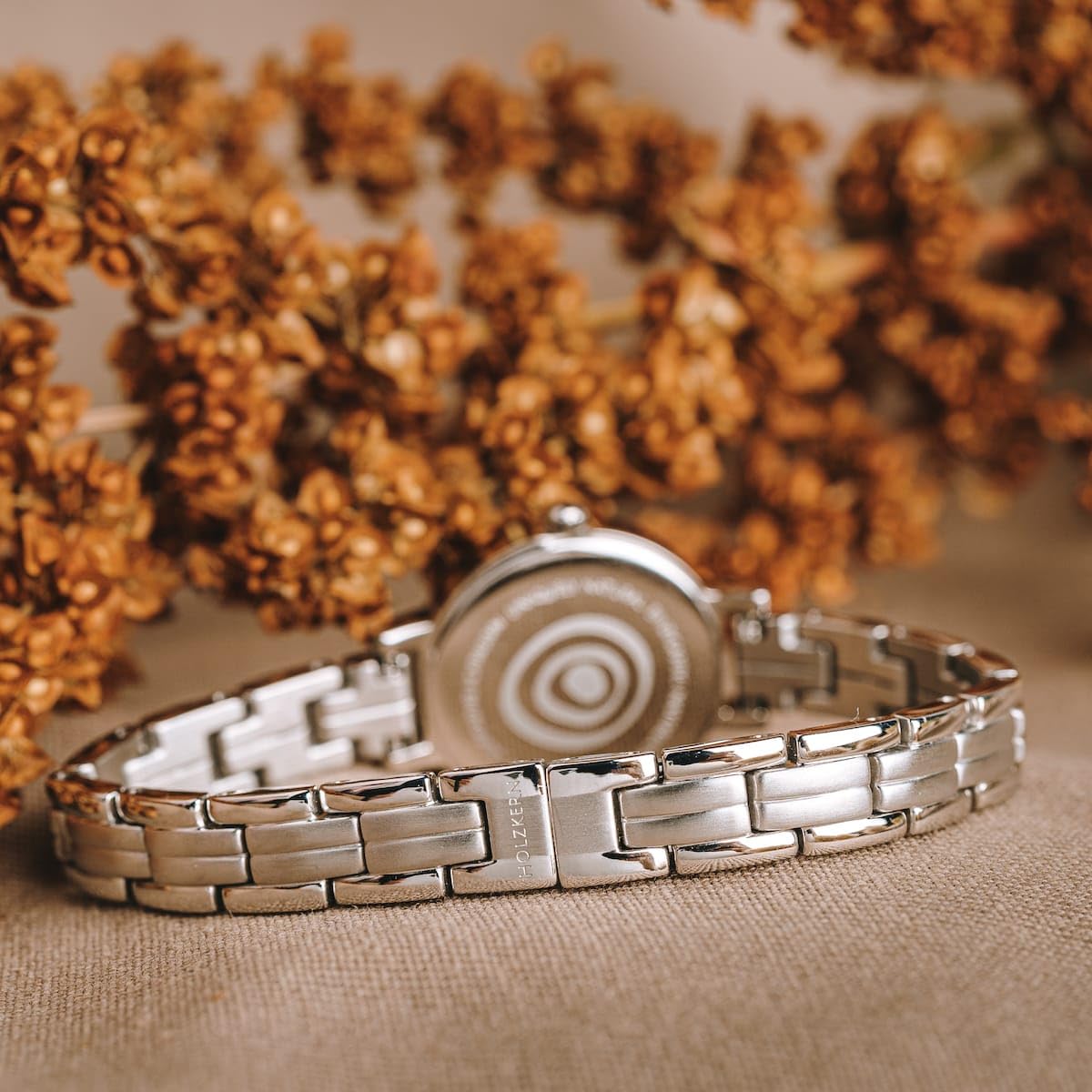 HOLZKERN Damenuhr Quarz Skadi Silberfarben/Perlmutt 9010631005023 | zarte Armbanduhr mit präzisem japanischen Quarzwerk für Frauen