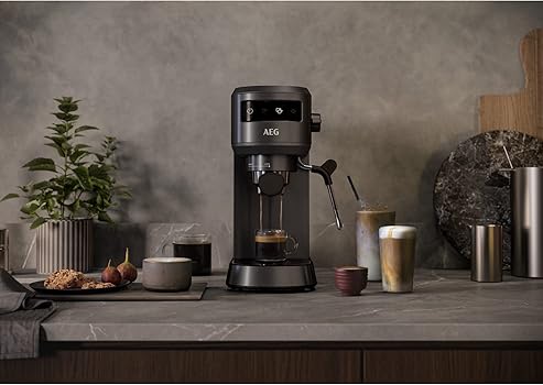 EC6-1-6BST Cafetera Espresso para Café Molido,Capuccino y Monodosis, Sistema Anti-goteo, Filtro Extraible, Vaporizador leche, Apagado Automático, Calentador de tazas, Depósito agua 1L, Negro1