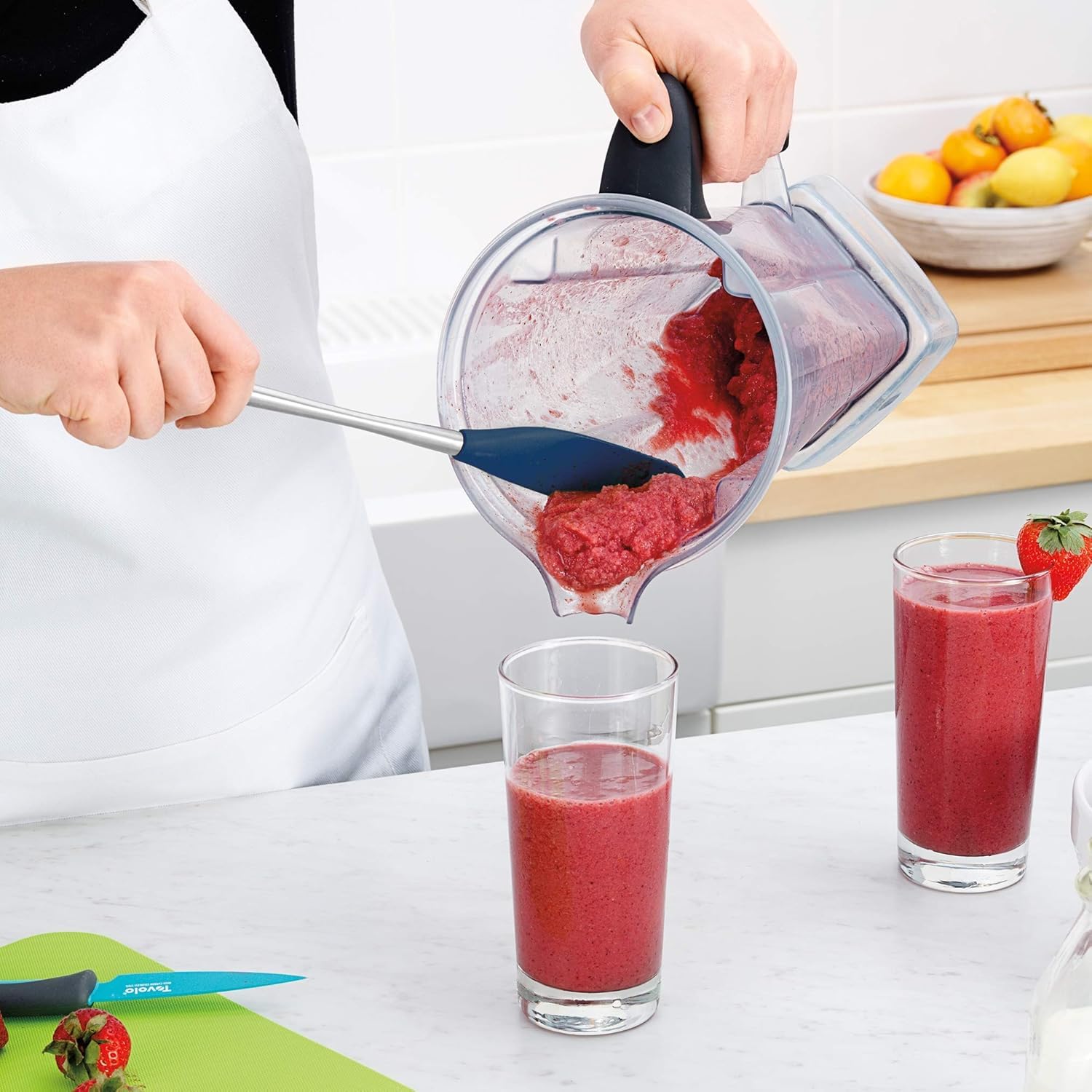 Tovolo Flex-Core Long Jar Scraper Szpatułka Uchwyt ze stali nierdzewnej, Odporna na wysoką temperaturę Silikonowa głowica z zakrzywionym przodem do krojenia i skrobania, nadaje się do mycia w zmywarce i nie zawiera BPA, głęboki indygo