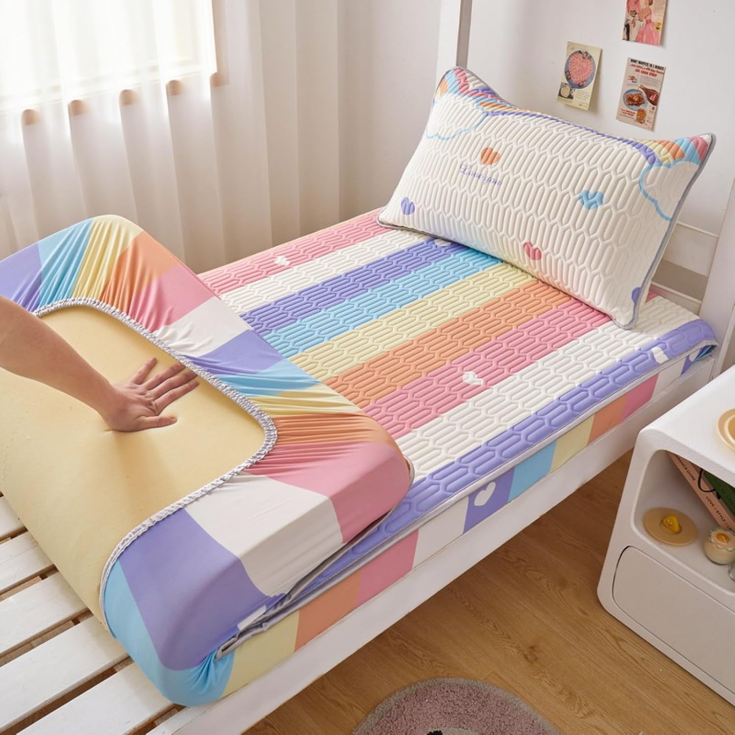 FCLDESHOP Mattress Encasement,Summer Cool Latex Cool Fitted Sheet, Washable Dormitory Mattress Cover, Children's Bedroom Printed Bed Cover,Star,135 * 200cm (1pcs)