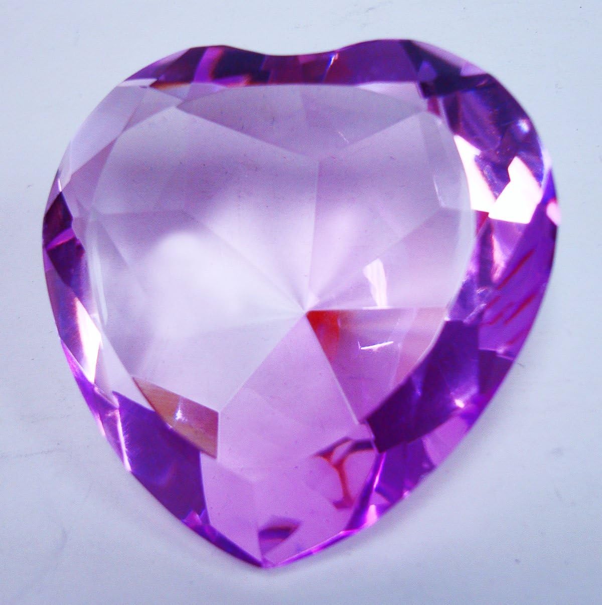 Light Purple Glass Heart Shaped Diamond Jewel Paperweight3.25" Office Products