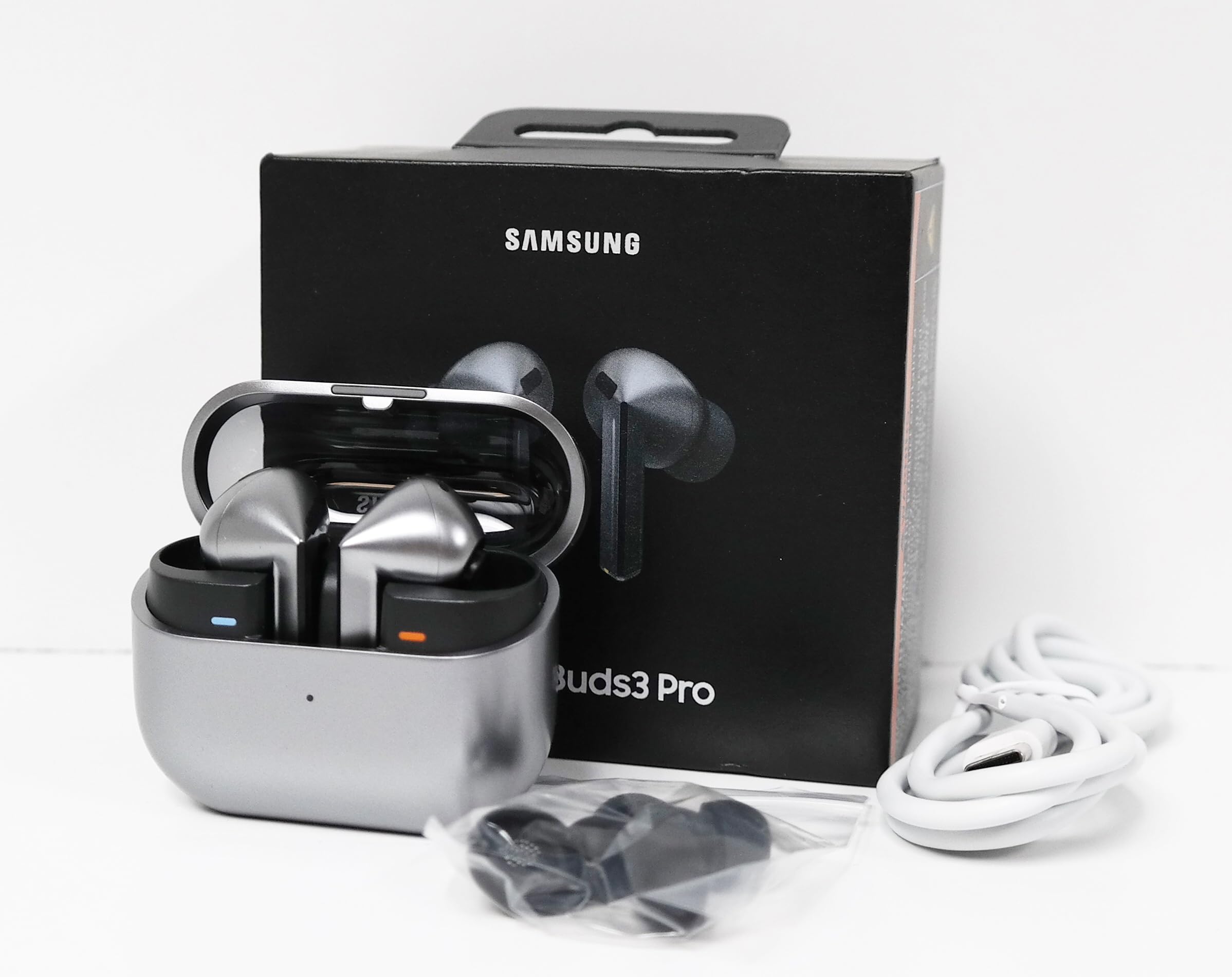 SAMSUNG Galaxy Buds 3 Pro AI True Wireless Bluetooth Earbuds, Noise Cancelling, Sound Optimization, Real-Time Interpreter, Redesigned Comfort Fit Latin American Version (Silver)