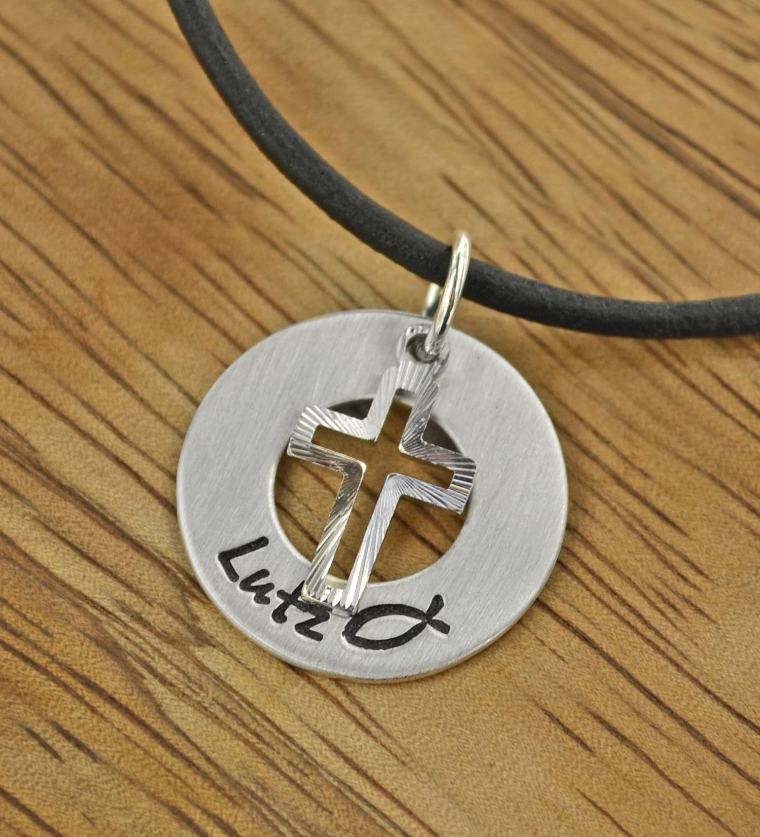 Personalisierte Taufkette 925 Silber mit Kreuz & Wunschname – Handgefertigte Lederkette für Jungen & Mädchen – Individuelles Geschenk zur Kommunion, Konfirmation & Geburt