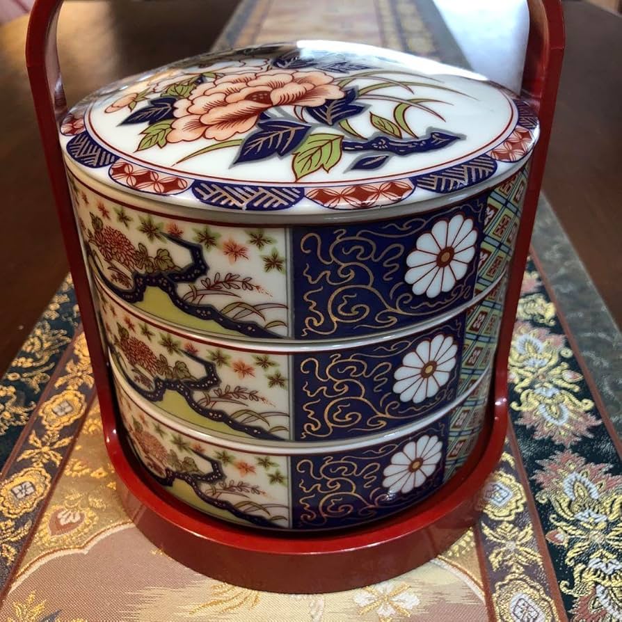 Amazon.co.jp: 柴田陶器︎菊花紋 金彩三段重鉢 漆塗手付き盆