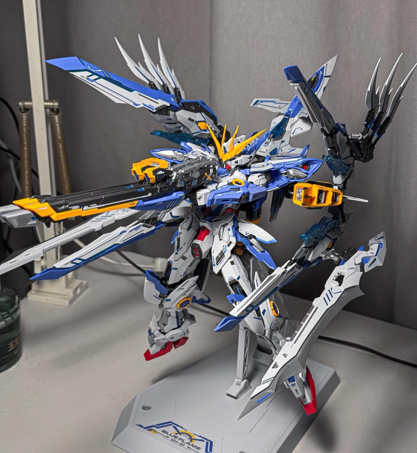 Amazon | ZZA モデル 1/100 CH-01 ブルーフレームBLUE FLAME 色分け