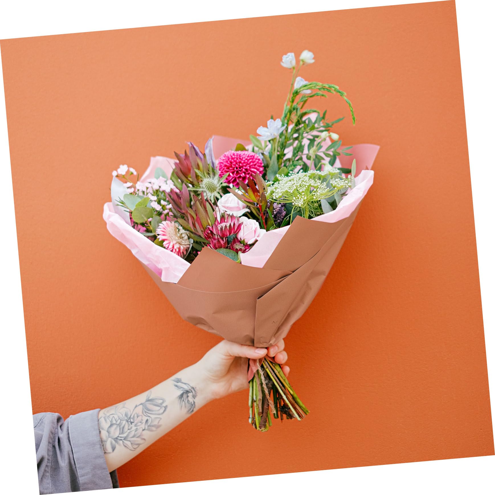 HOMSFOU Kraftpapier Rolle Braunes Packpapier für DIY Handwerksprojekte Hochzeiten und Dekoration Vielseitig Einsetzbar für Verpackungen und Bastelarbeiten