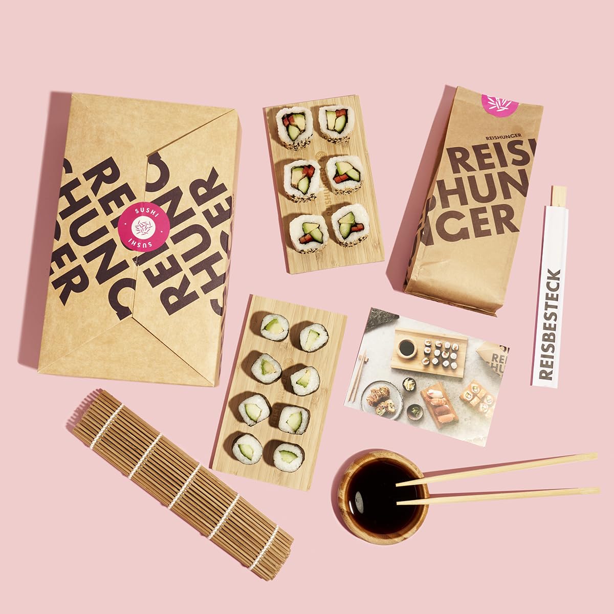 Reishunger Sushi Einsteiger Box inkl. Rezeptkarte – Komplett-Set mit original Japanischen Zutaten: Sushi Reis, Bambusmatte, Sojasauce, Nori Algen, Wasabi, Ingwer, Essstäbchen