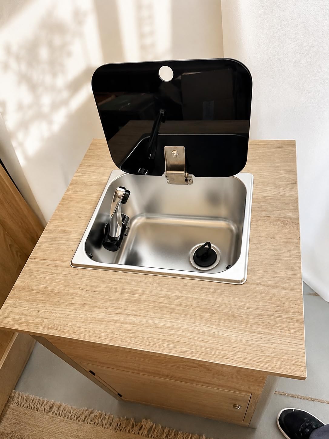 KIT Fregadero Camper con Grifo 12V y Desagüe – Ideal para Kit Camper Furgoneta, Lavabo Caravana y Cocina Camper, Ideal para Muebles Camper (GRIFO EN EL LADO IZQUIERDO)