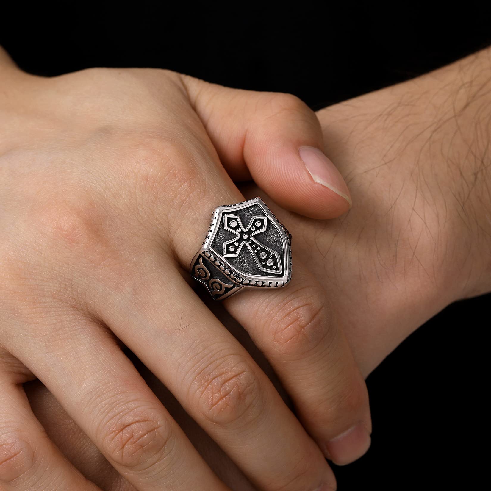 U7 Anello Templare Scudo da Uomo in Acciaio Inossidabile Placcato Oro/Nero Anello Cavaliere Scudo Talgia 14,5-32,5 Anello Templare da Uomo Regalo per padre papà