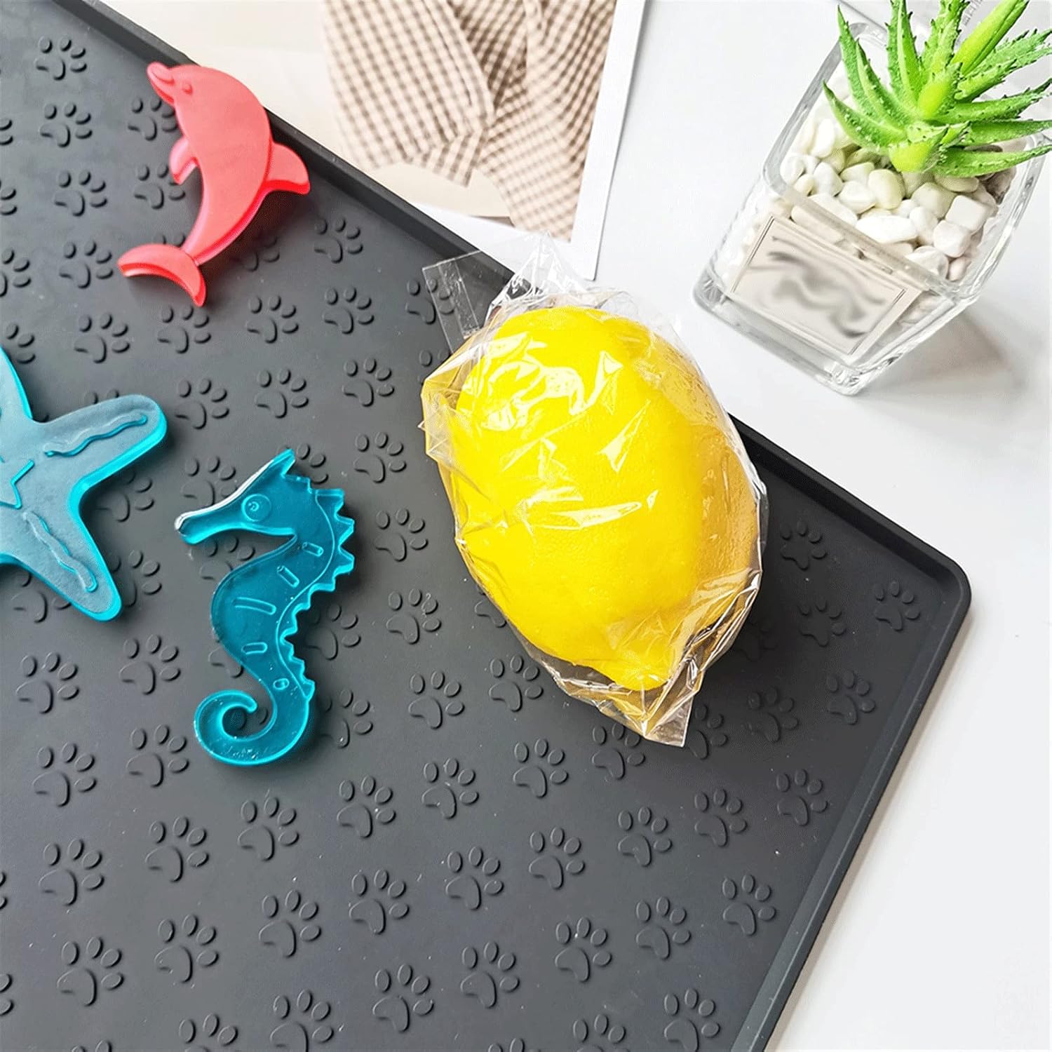 Dog Feeding Mats Silicone Pet Food Mat Dog Cat Clacemat for Puppy Bowl Pad Dogs and Cats Waterproof Feeding Non-Slip Excrement Pads