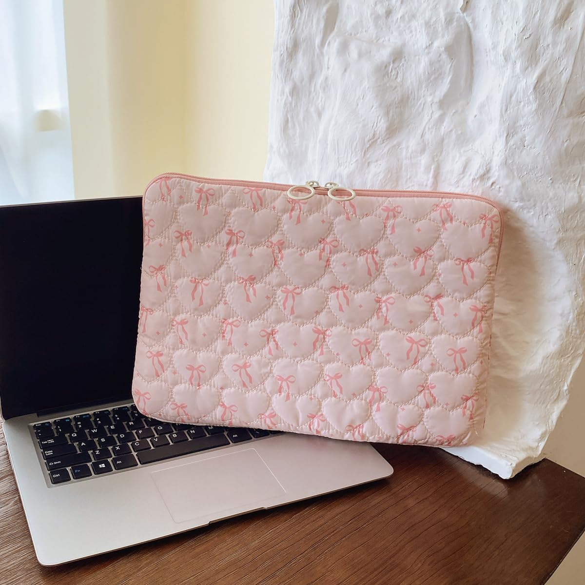Puffy Laptop Sleeve 13-15 Inch, Cute Bow Laptop Protective Case, Quilted Padded Computer Cover, Aesthetic Carrying Tablet Bag (A04-Pink, 13-14inch)