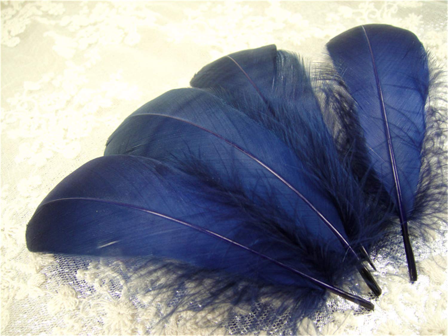70 Colours Loose Goose Feathers for Millinery Hat Trimming Fascinators Craft Decorating Lamp Shades Costume Trim (Lime #37, 10 Pieces)