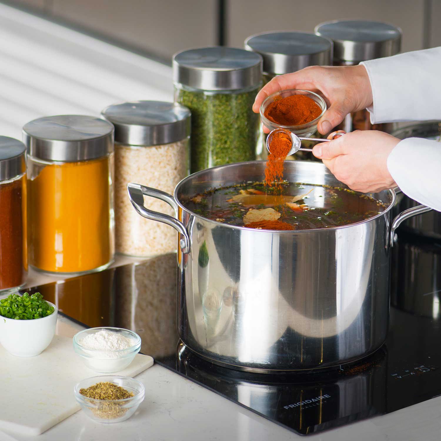 Frontier Co-op Organic Korintje Cinnamon, Ground, A Grade, 1 Pound Bulk Bag (Pack of 2)