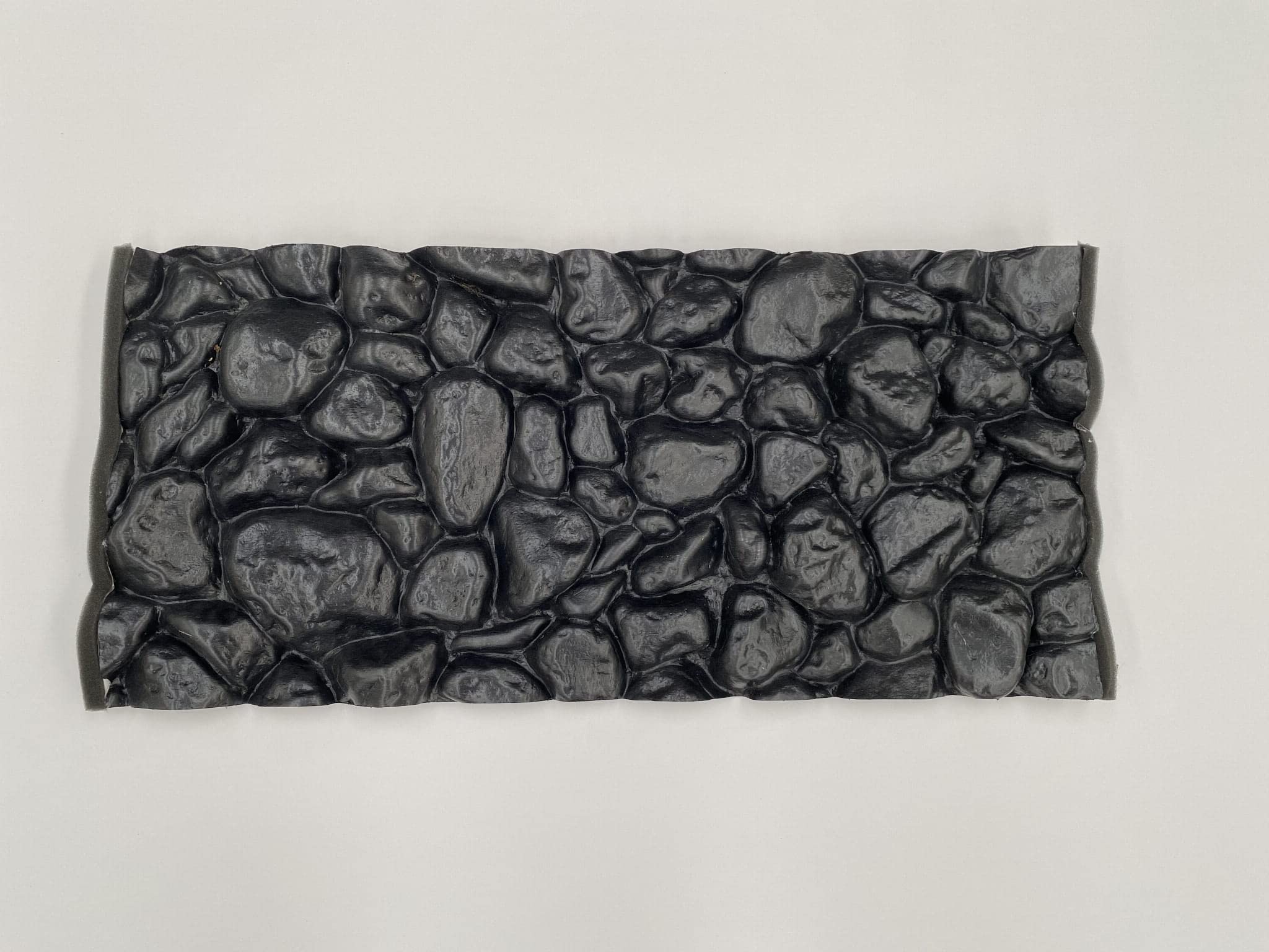 PLASTIKO - Aquarium Hintergrund 3D I Rückwänd 80x50 cm I Leicht zu Montieren und Reinigen I Keine Verklebung Erforderlich I Sicher für Tiere I Schwarz mit einem Muster aus Flusssteinen