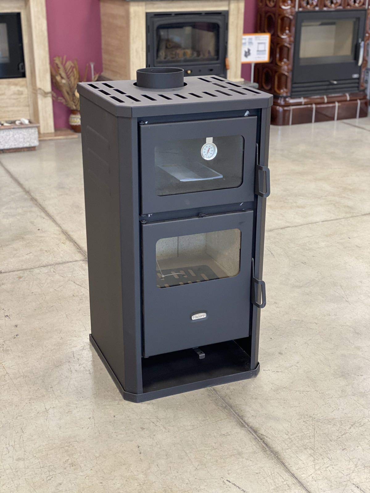 Prity Cheminée avec four, 12 kW, noir, bois, briquettes de bois, métal, autonome, ventilation directe, rendement 77,7 %, 101 kg, 49 x 46 x 93 cm