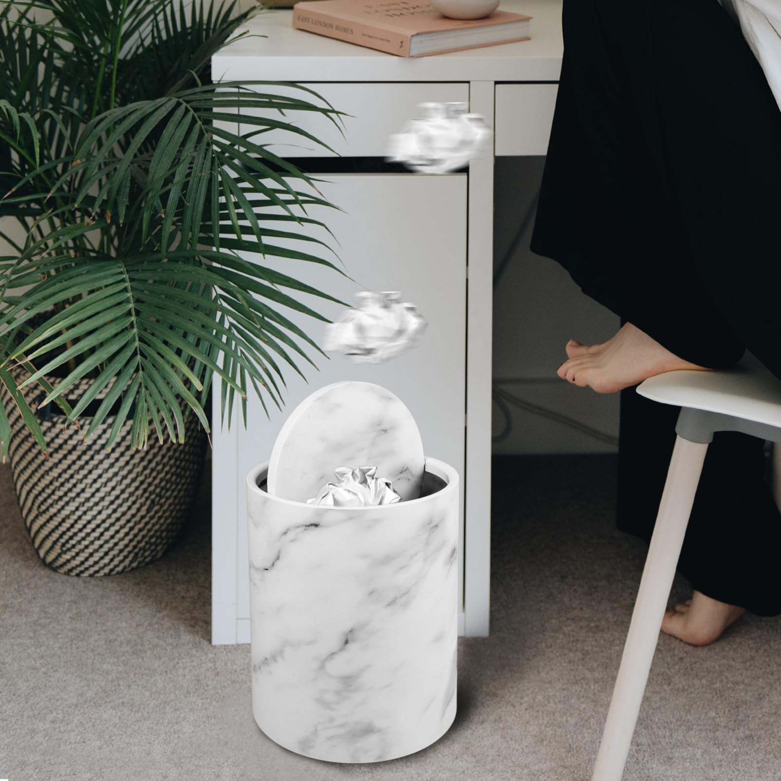 1pieza Papelera De Cocina De Imitación Mármol Tapa Oscilante Cubo De Para Baño y Diseño y