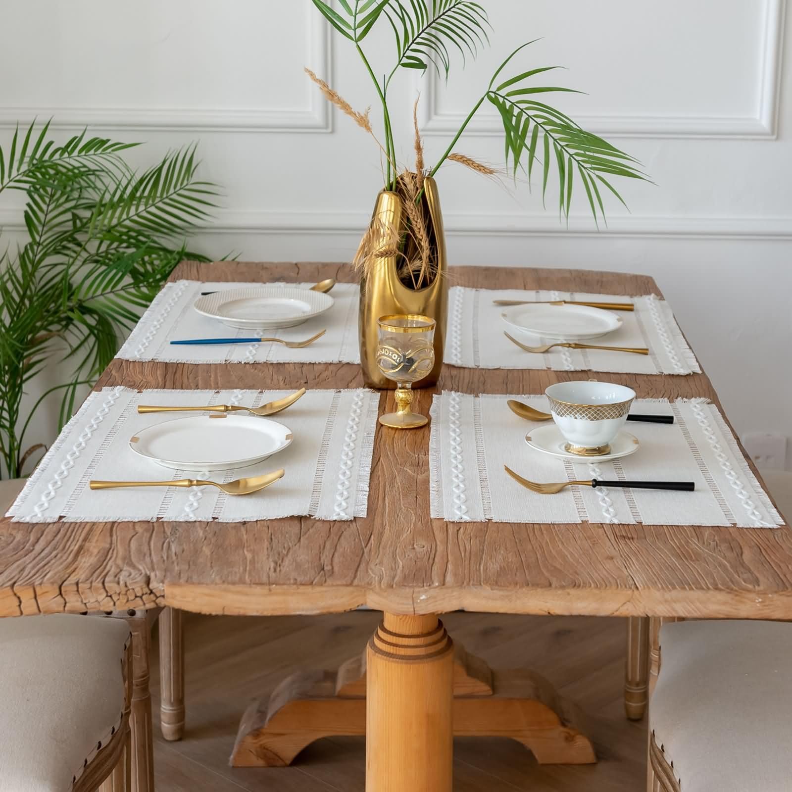 4PCS Sets de Table Restaurant Lavable, 33 x 45 CM Sets Table Antidérapant Coton Lin Beige Blanc, Rectangle avec Glands
