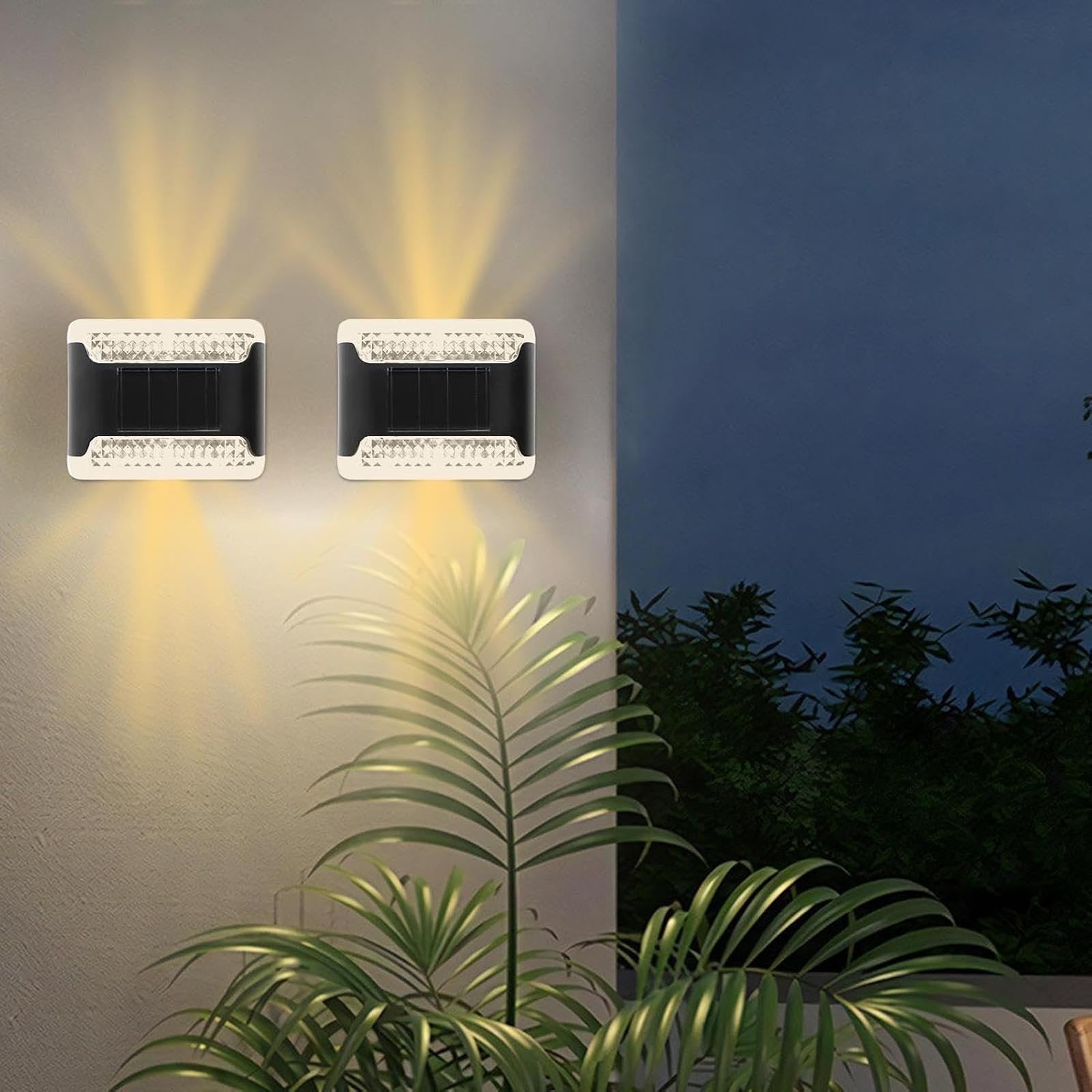 Set da 4 Lampade LED per Esterni, Luci Solari per Recinzioni E Prati (impermeabilità IP65) – Decorazioni Solari Luminose E Durevoli per L'illuminazione del Giardino(Warm Light)