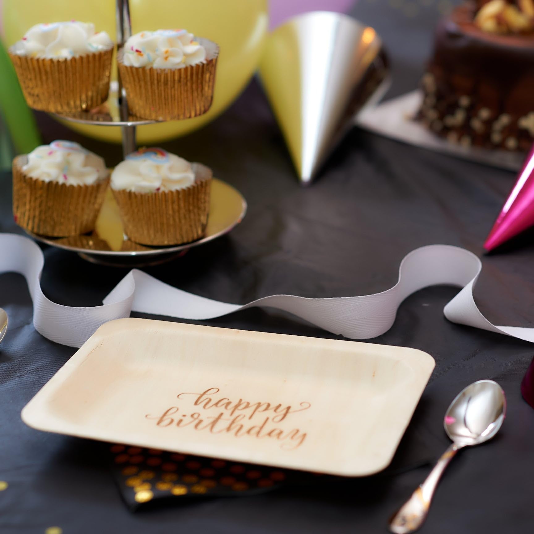 Jednorazowe talerze urodzinowe Happy Birthday, rustykalne, kompostowalna alternatywa dla plastikowych talerzy na przyjęcia urodzinowe (sałatka/deser, 50 sztuk)