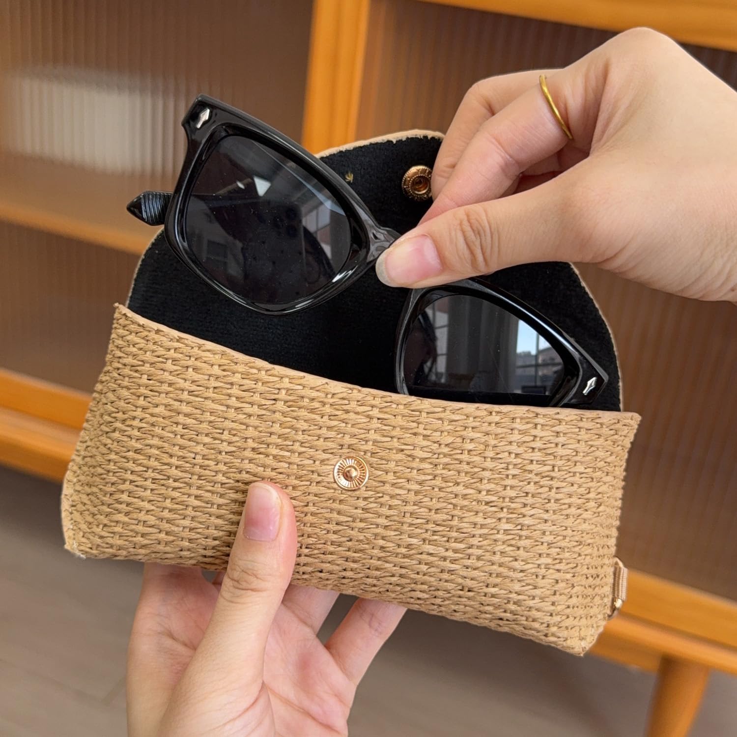 1 Piece Portable Faux Straw Sunglasses Case Yellow Hard Travel Eyeglass Box Eyewear Protective Zipper Cases 17.5 * 8 * 4cm