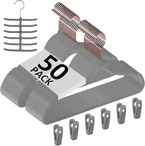 VECELO Perchas de terciopelo de alta calidad resistentes (paquete de 50), antideslizantes y ahorran espacio con 6 clips para los dedos y soporte