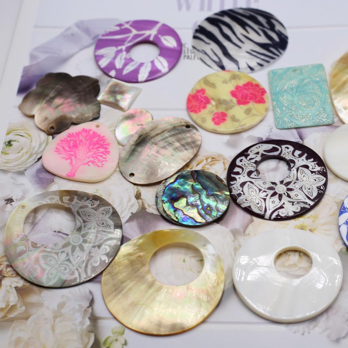 LE SKY 20 Pcs Natural Shell Pendants Multiple Shape Colorful Shell Bead Ornament Elegant Patterns Painted Charms for Jewelry Making Decorative Home - Image 2