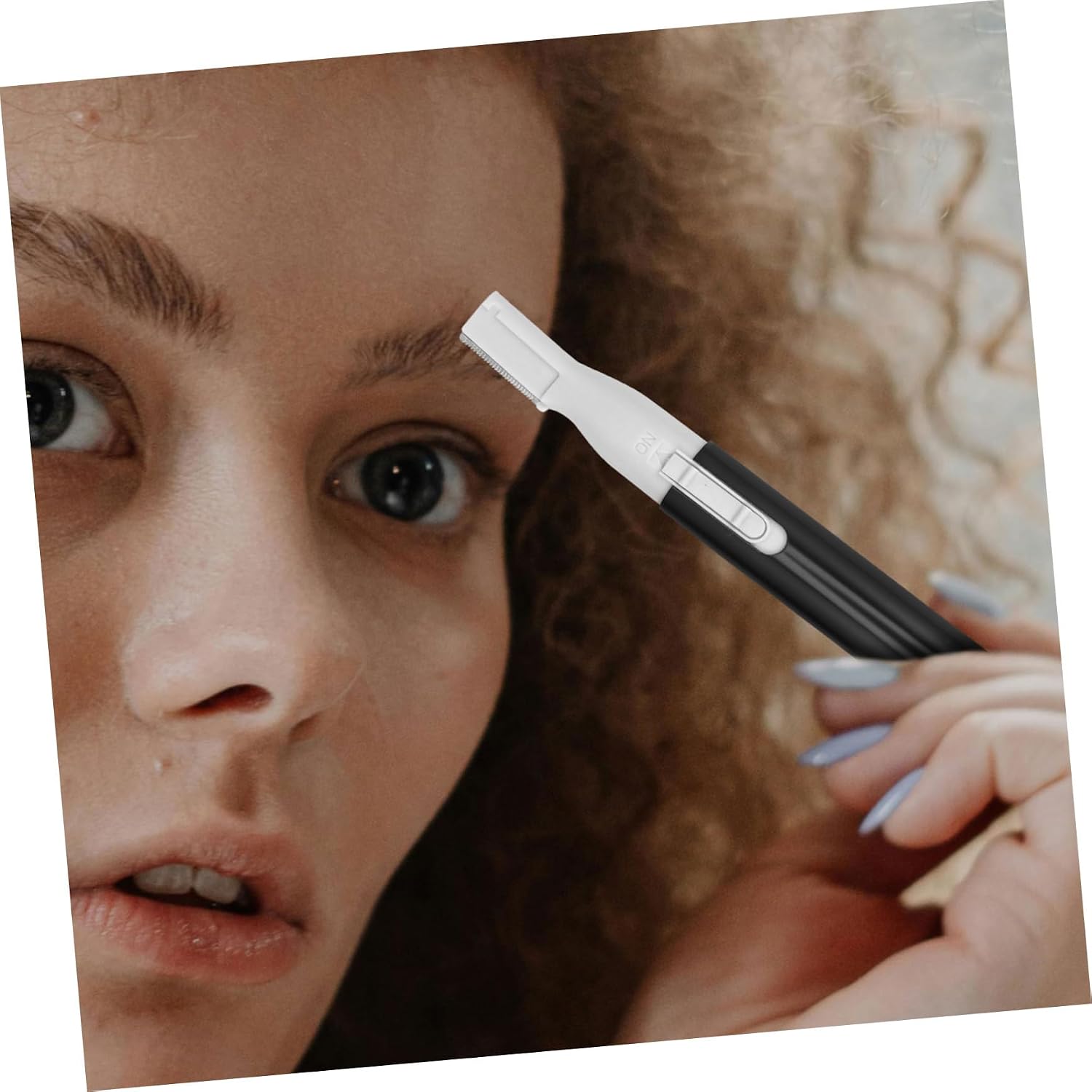 Eyebrow Shaver with Comb Eyebrow Trimmer for Precise Facial Hair Removal Lightweight and Painless Razor for Women Black