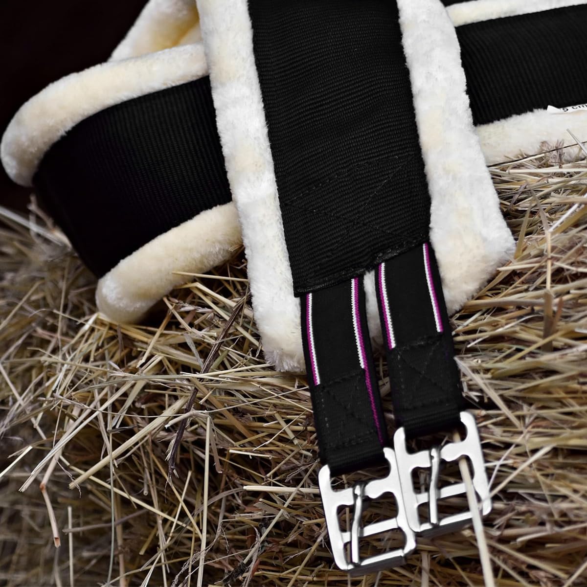 Cincha artificial para caballos - Cincha versátil con pelo sintético - Extremos elásticos - Correa larga de neopreno con pelo sintético (Negro, 130 cm)