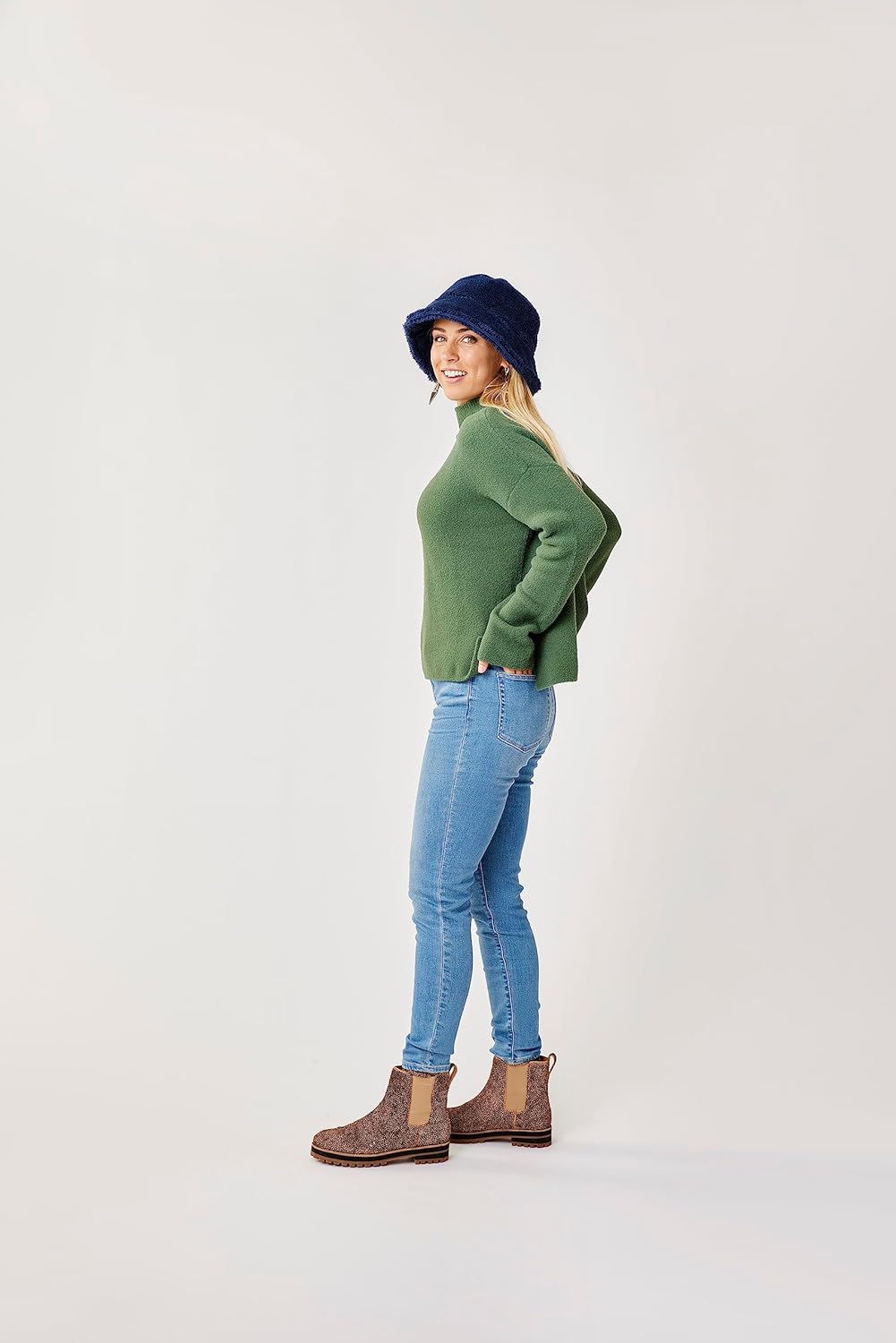 Carve Designs Women's Sherpa Bucket Hat - Image 2