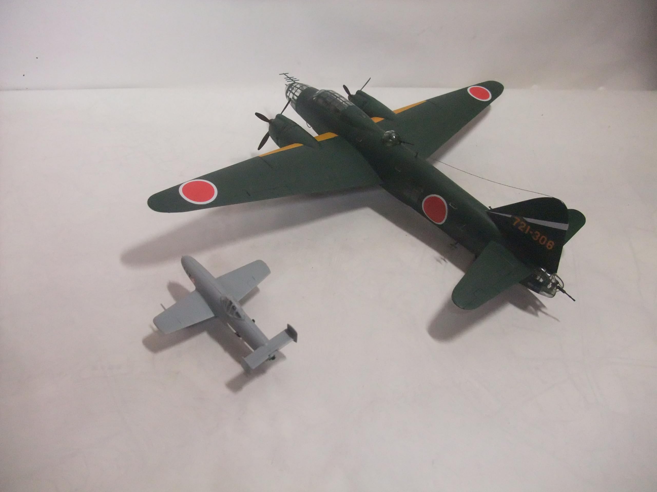 Amazon | 完成品 日本海軍1式陸上攻撃機【桜花附き】72分1サイズ